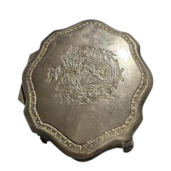 Vintage Lion Crest Jewelry Box w/Lion Claw Feet international Silver Co. - Picture 8 of 12
